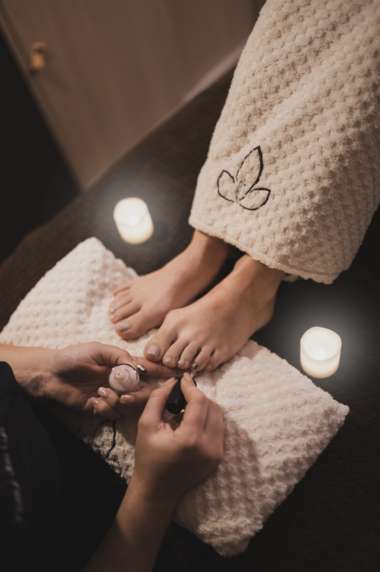 Soin bien-être Beauté de l'ongle pieds + pose de vernis semi-permanent couleur