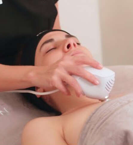 Soin bien-être Décolleté Exclusive & Mains ***