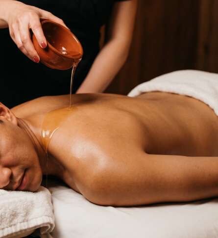 Soin bien-être Massage aux Huiles Chaudes