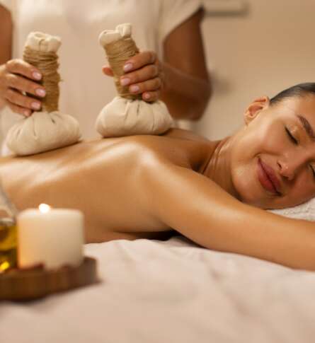 Soin bien-être Massage Thaï aux Plantes