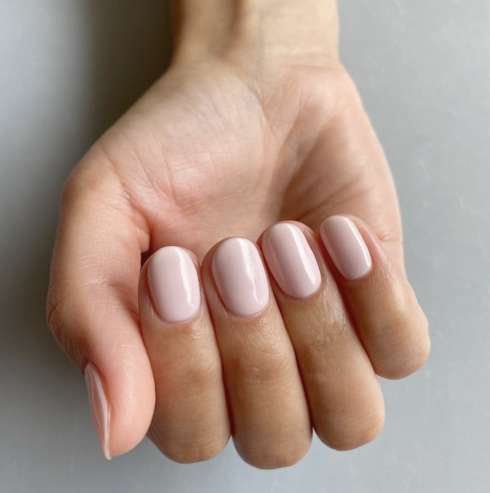 Soin bien-être Soin des mains + pose de vernis semi-permanent couleur