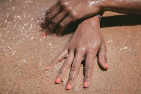 Soin bien-être POSE DE VERNIS SEMI-PERMANENT