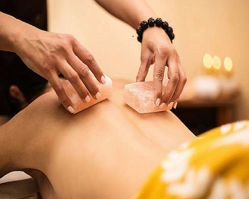 Soin bien-être MASSAGE AUX PIERRES DE SEL CHAUDES 1H